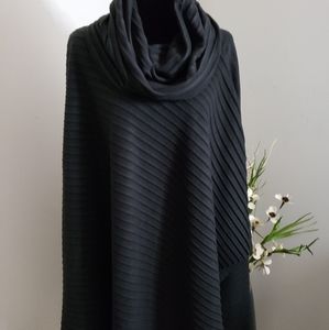 Le Moda one size fit all pleated black poncho